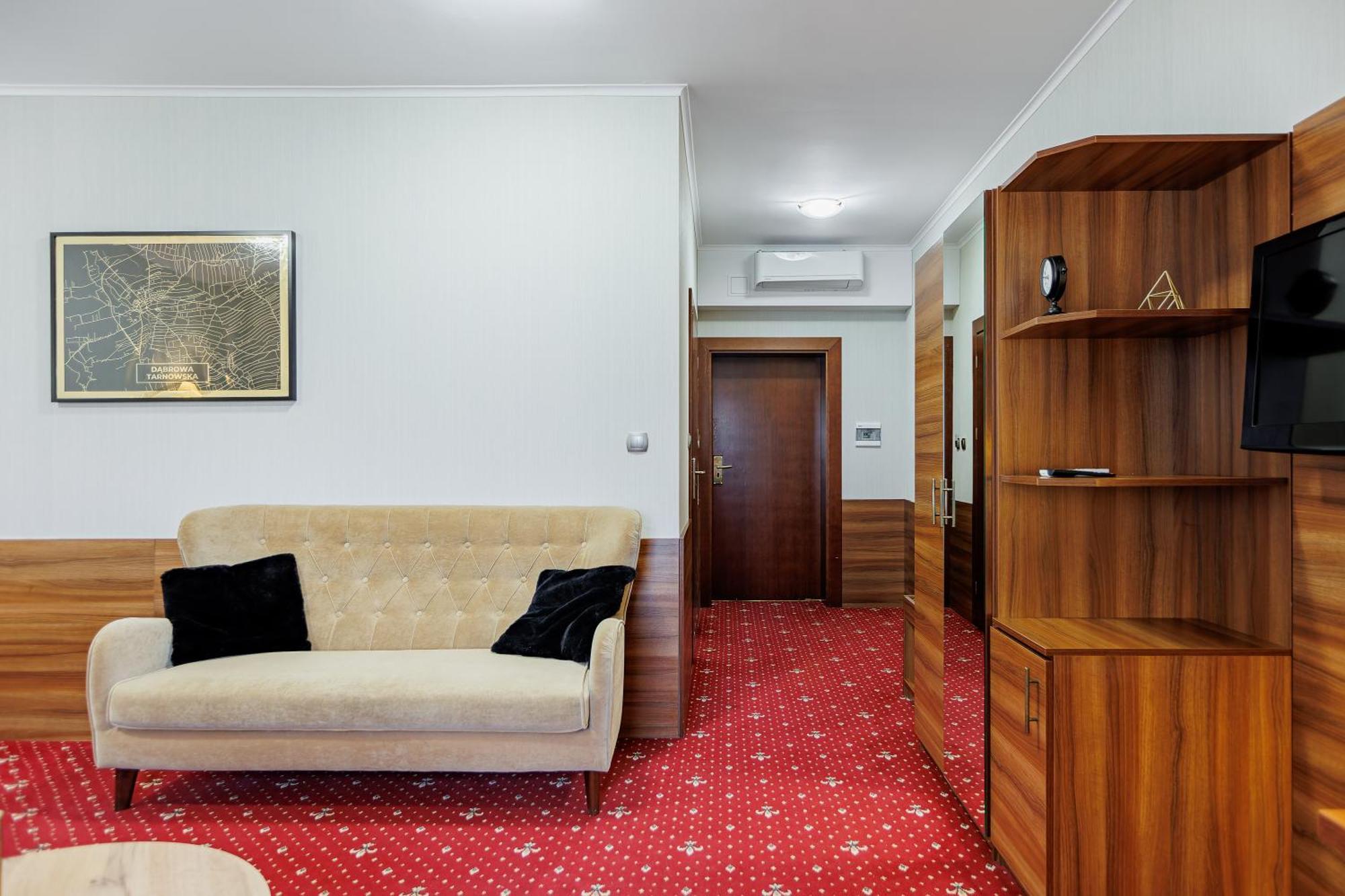 Hotel Cristal Park Dabrowa Tarnowska Экстерьер фото