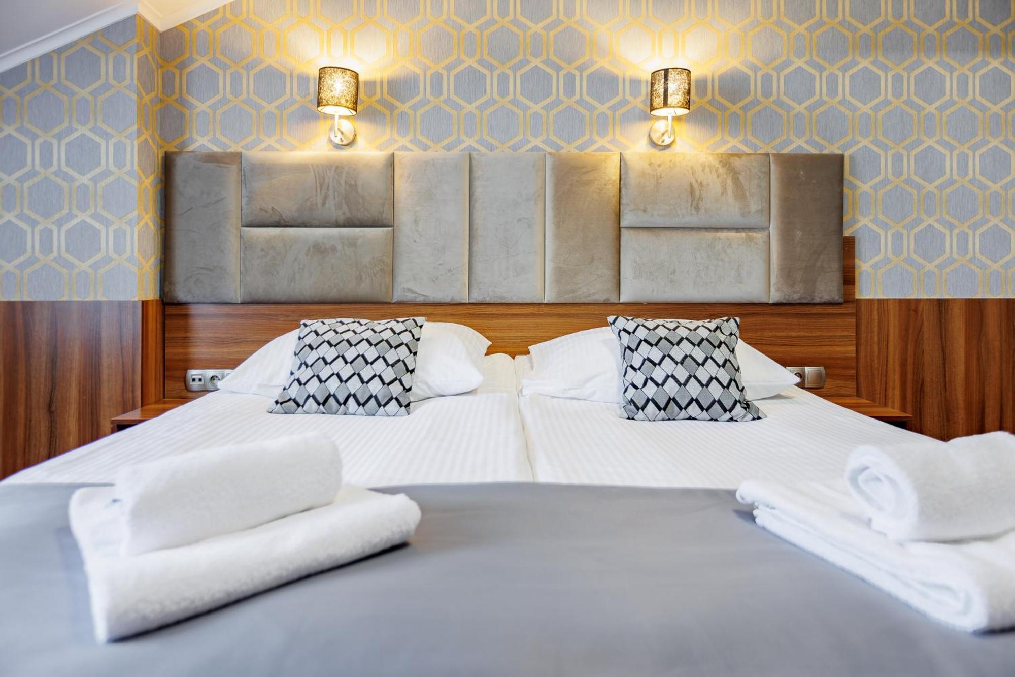 Hotel Cristal Park Dabrowa Tarnowska Экстерьер фото