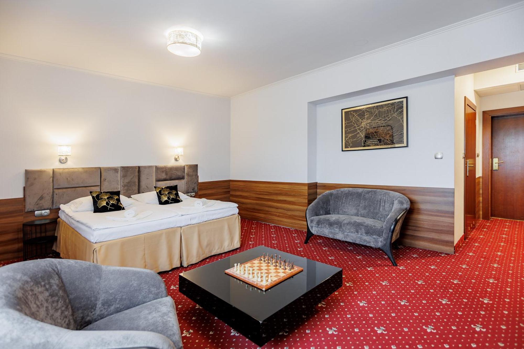 Hotel Cristal Park Dabrowa Tarnowska Экстерьер фото