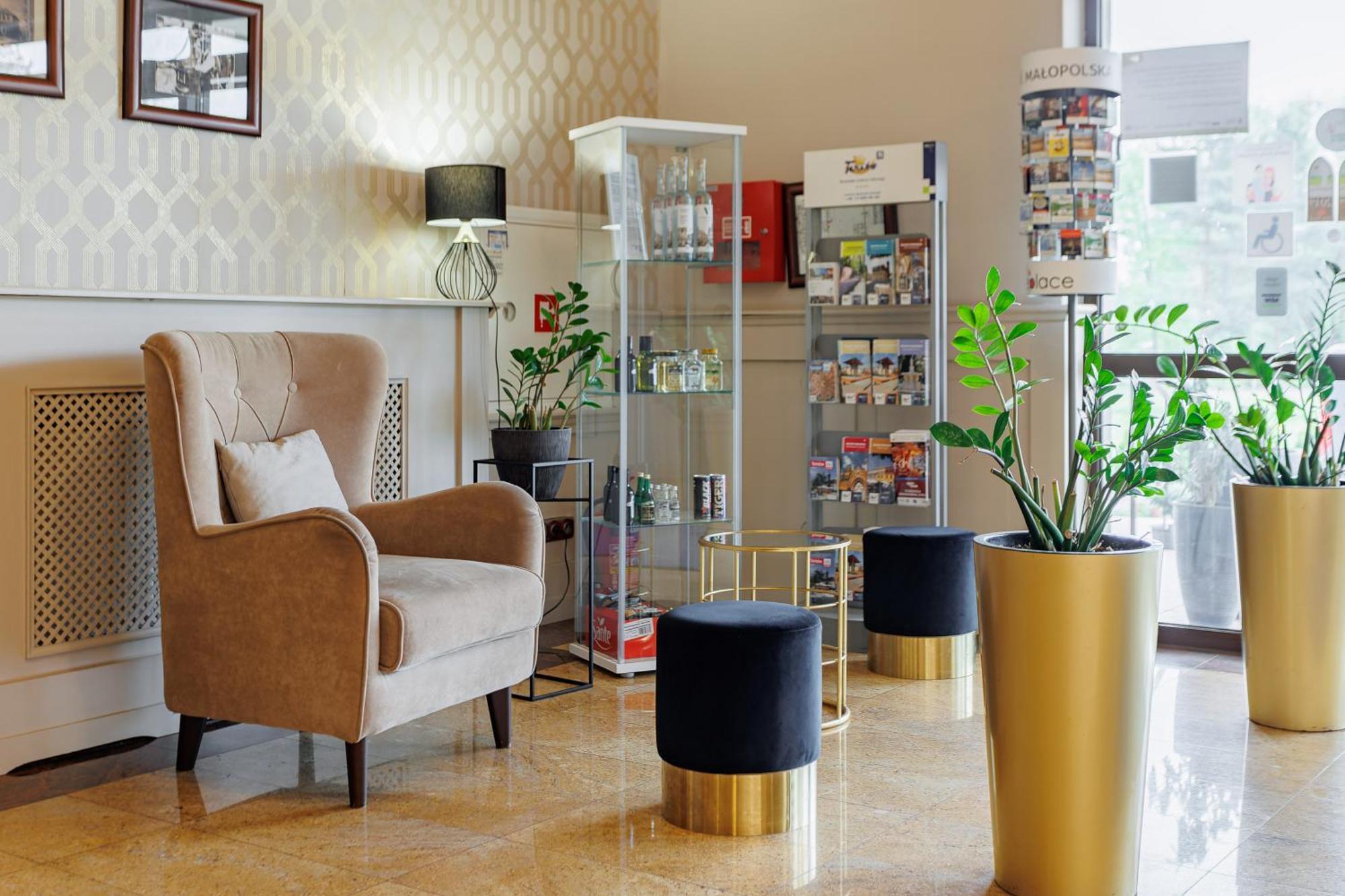 Hotel Cristal Park Dabrowa Tarnowska Экстерьер фото