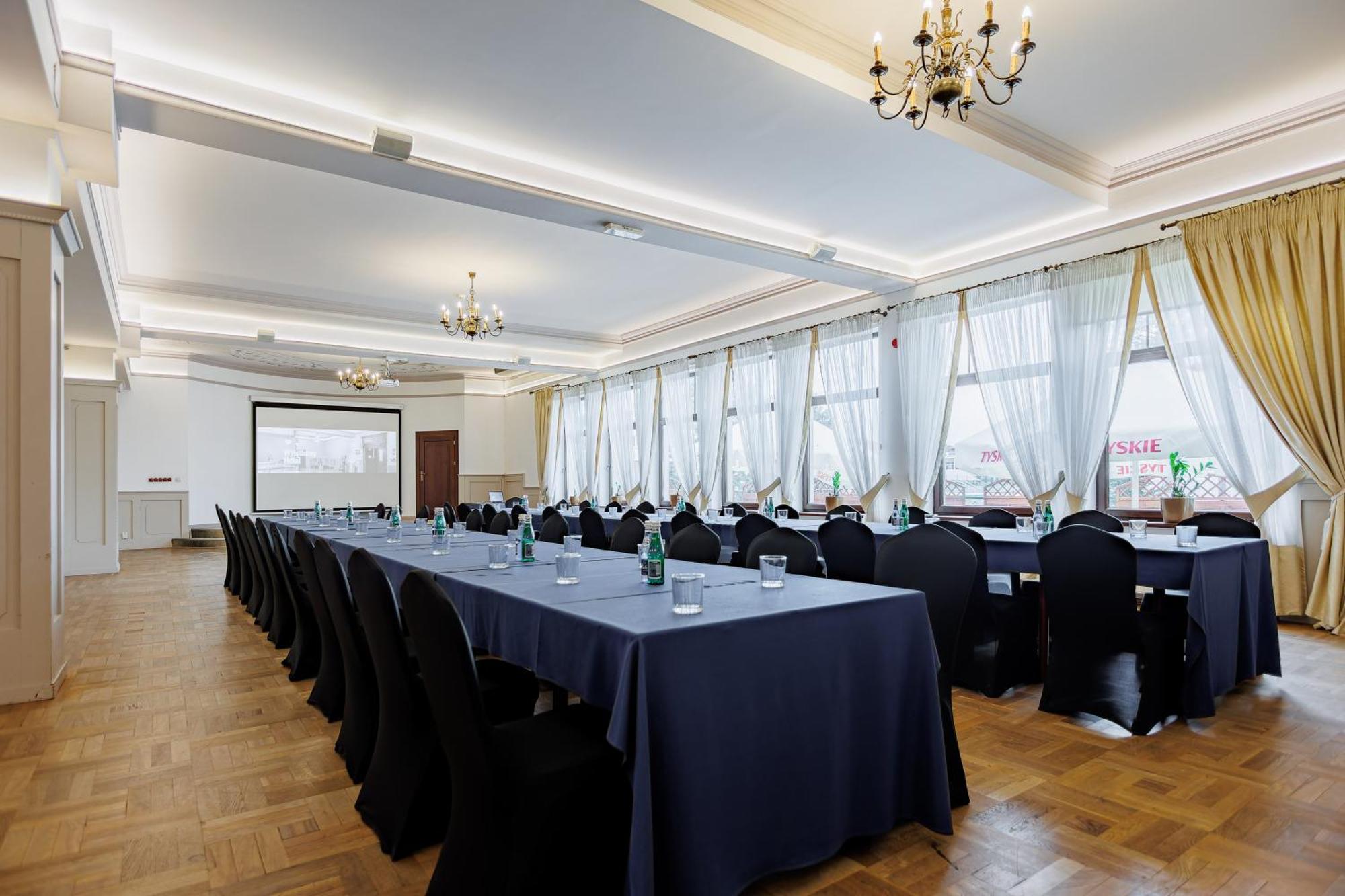 Hotel Cristal Park Dabrowa Tarnowska Экстерьер фото
