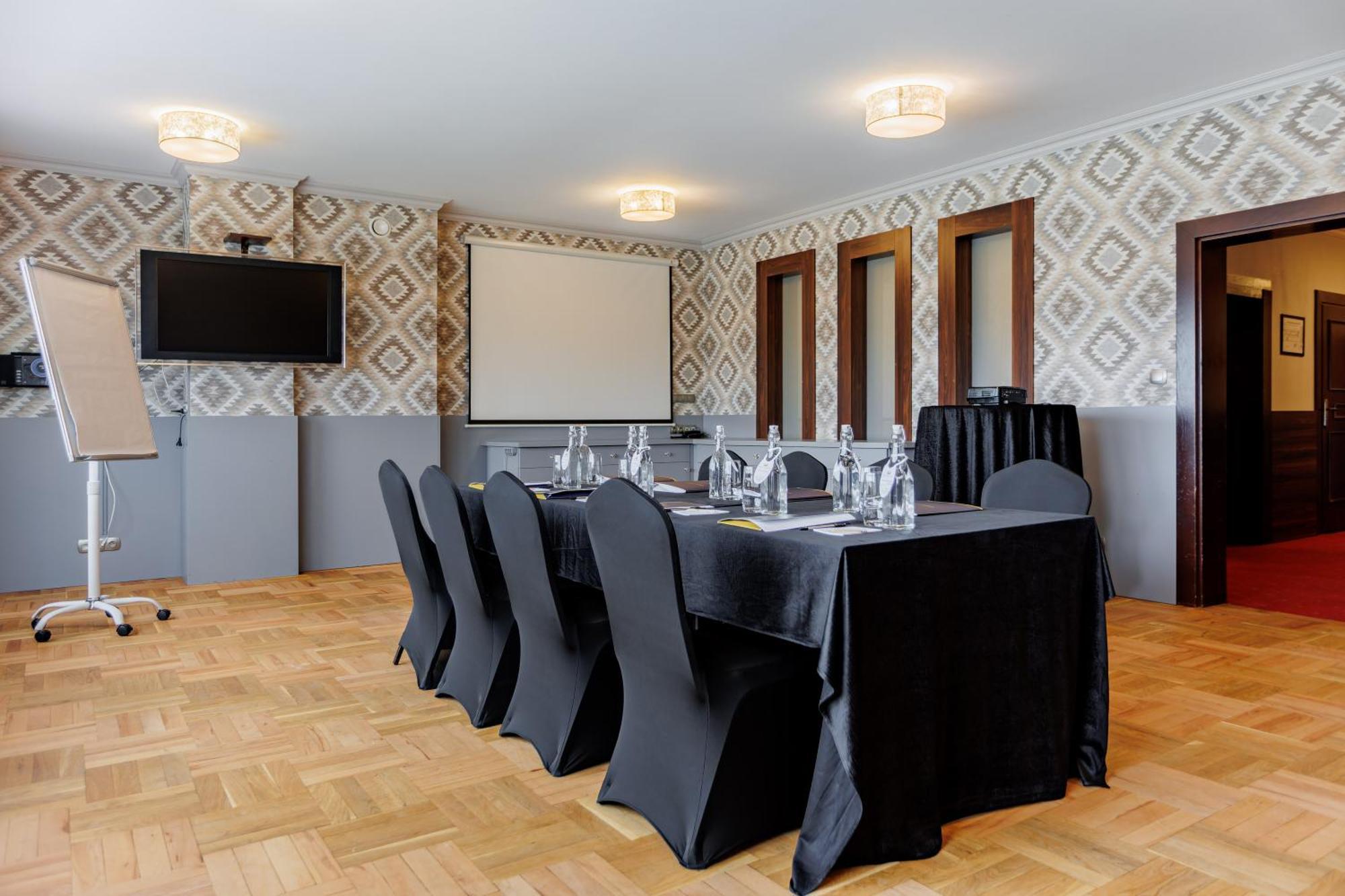 Hotel Cristal Park Dabrowa Tarnowska Экстерьер фото