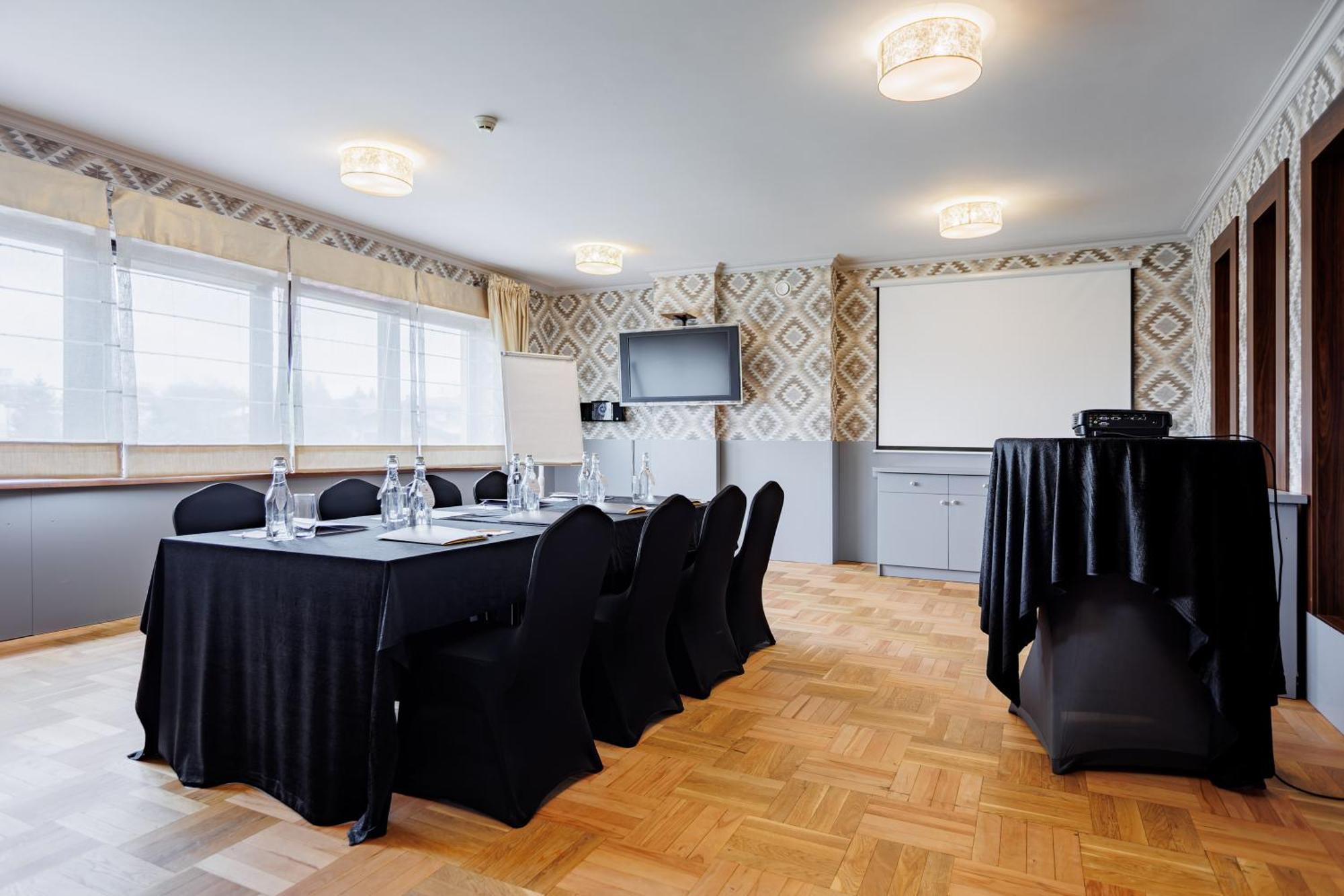 Hotel Cristal Park Dabrowa Tarnowska Экстерьер фото