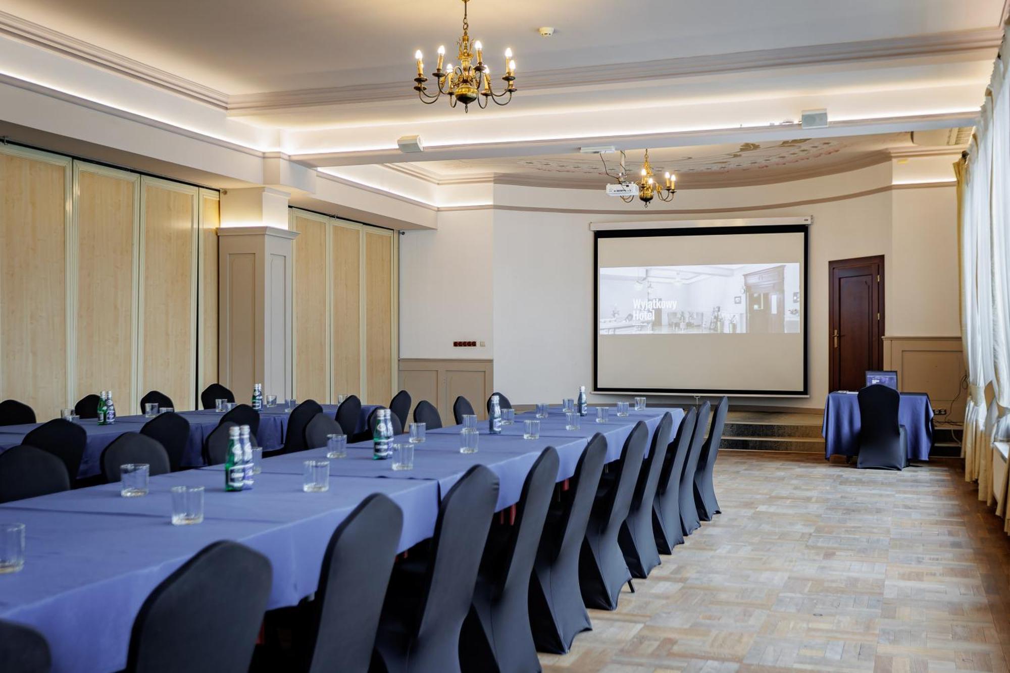 Hotel Cristal Park Dabrowa Tarnowska Экстерьер фото