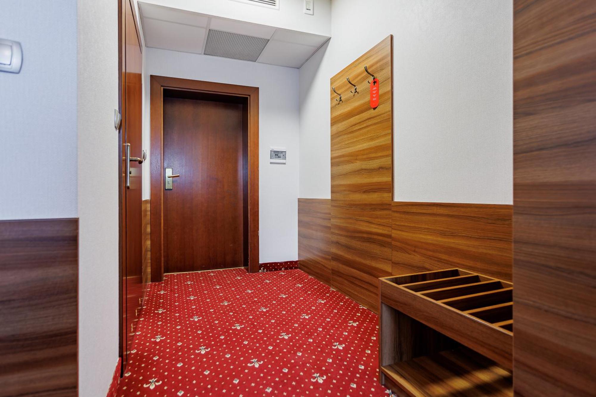 Hotel Cristal Park Dabrowa Tarnowska Экстерьер фото