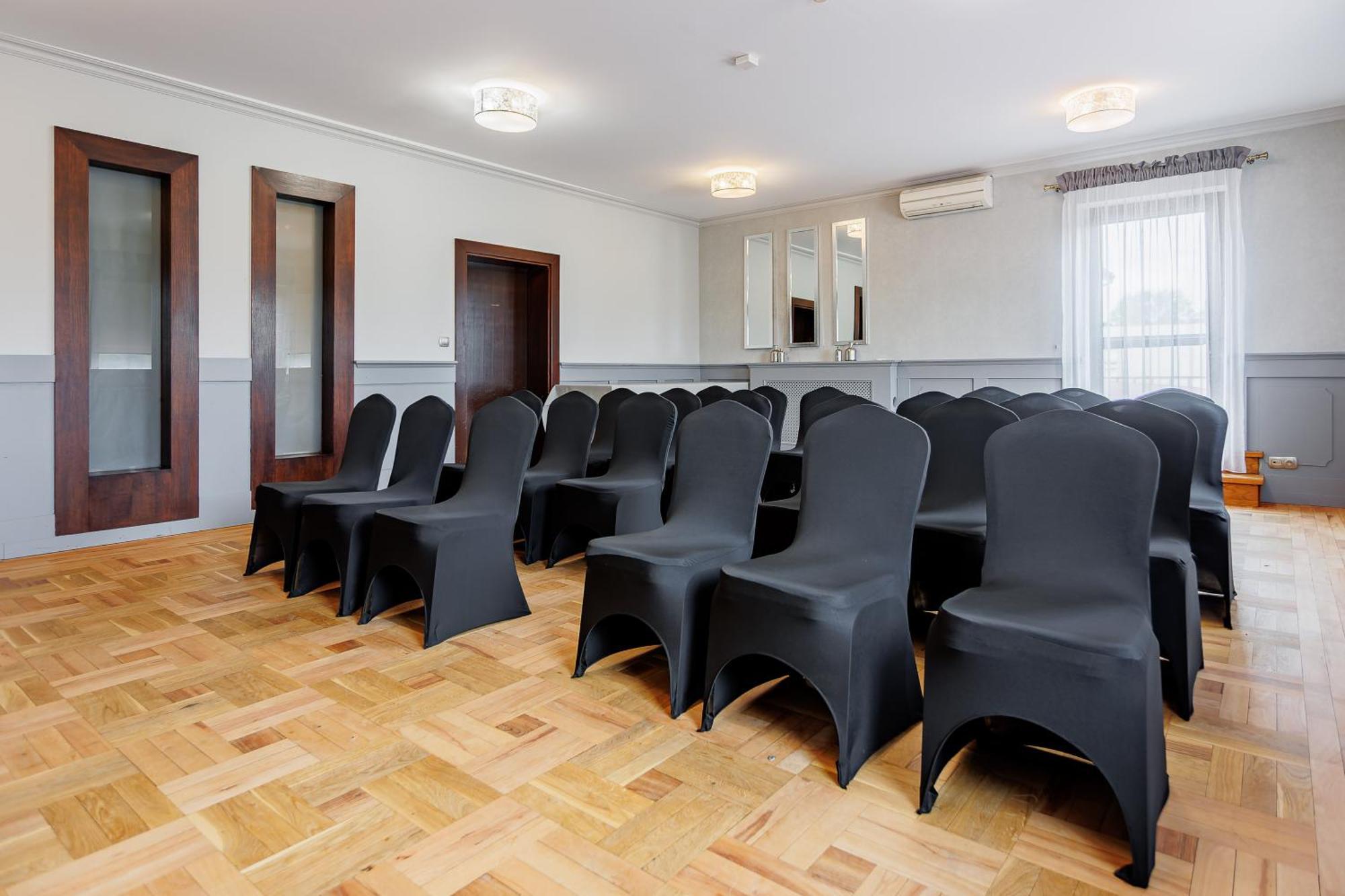 Hotel Cristal Park Dabrowa Tarnowska Экстерьер фото