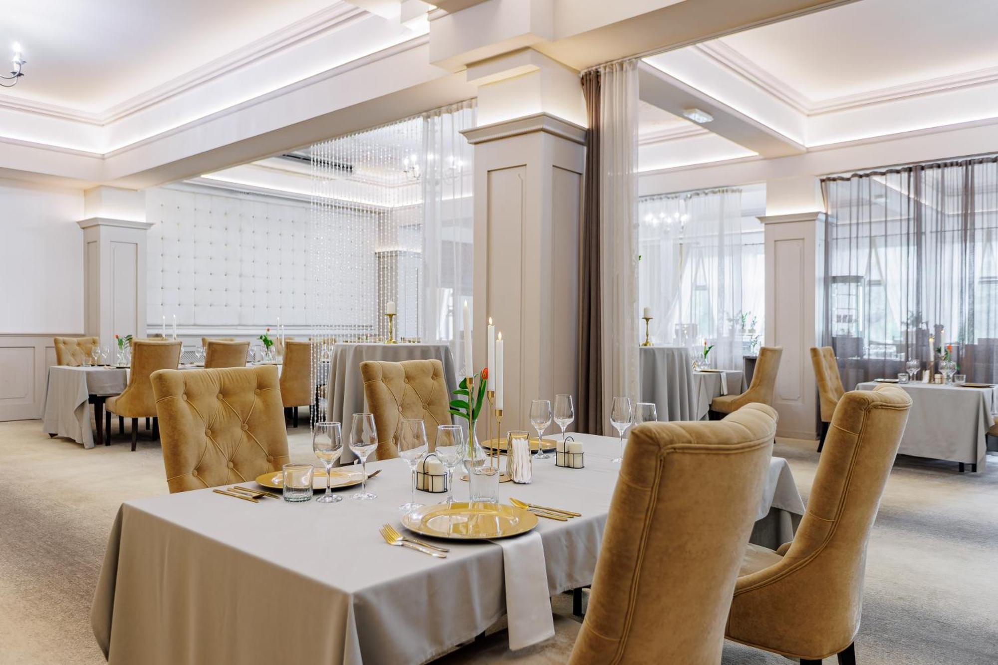 Hotel Cristal Park Dabrowa Tarnowska Экстерьер фото