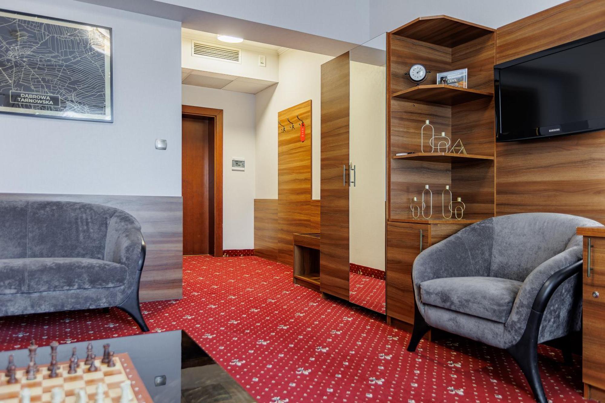 Hotel Cristal Park Dabrowa Tarnowska Экстерьер фото
