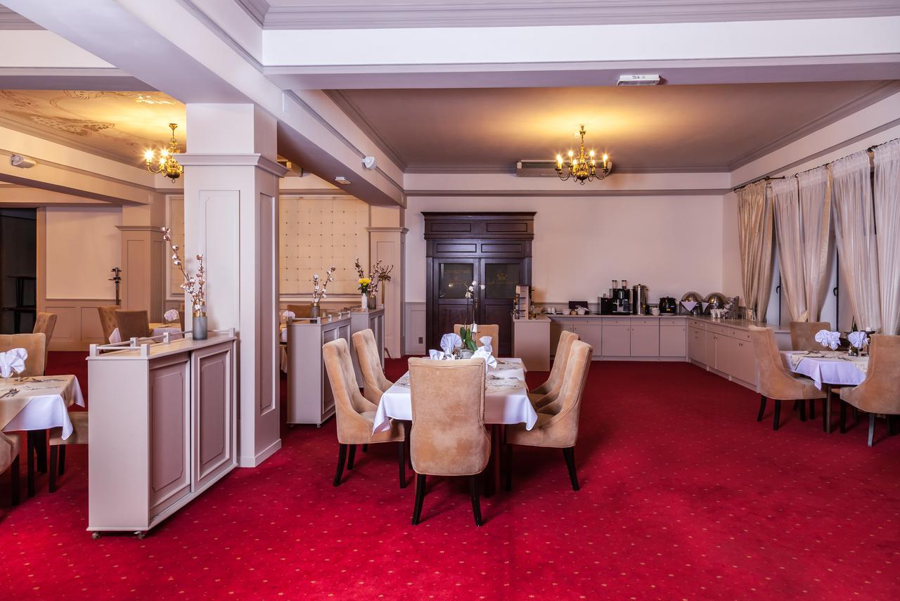 Hotel Cristal Park Dabrowa Tarnowska Экстерьер фото