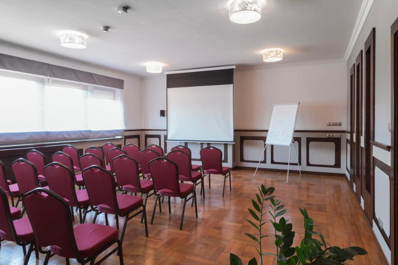 Hotel Cristal Park Dabrowa Tarnowska Экстерьер фото