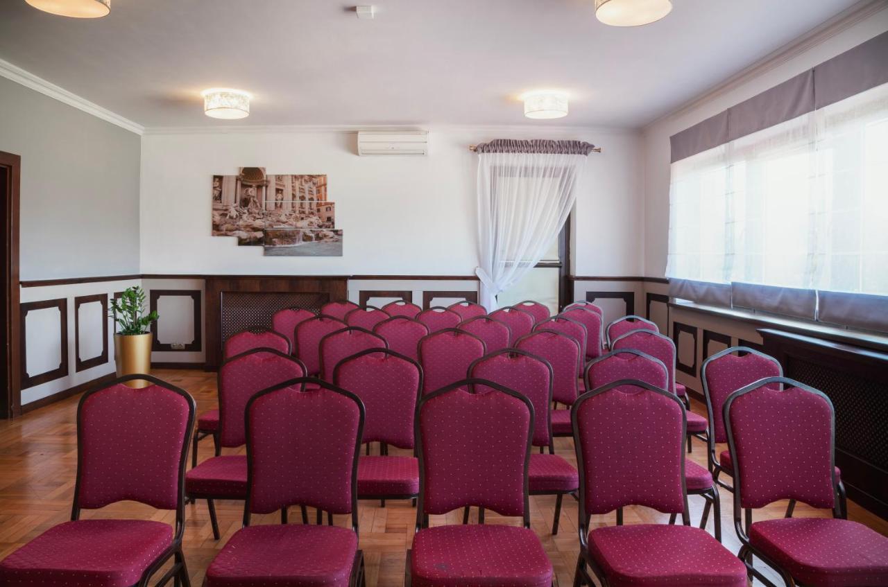 Hotel Cristal Park Dabrowa Tarnowska Экстерьер фото